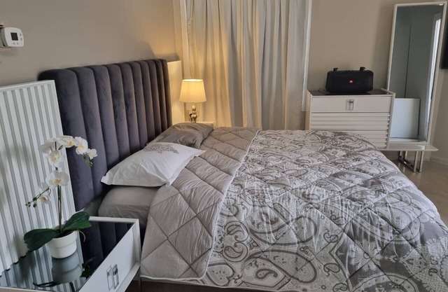 Chic studio in Umm Suqeim - 5 mins to Kite Beach