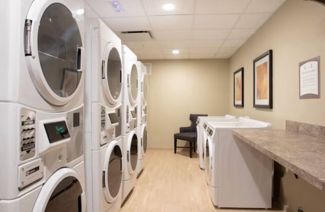 Chic studio with WiFi, fitness room in charming Littleton