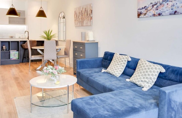 Chic & Stylish 1BR City Centre Nr Cliffs Pavillion by Luxiety Stays