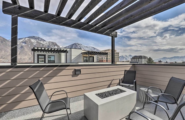 Chic & Sunny Provo Townhome w/Rooftop Deck!