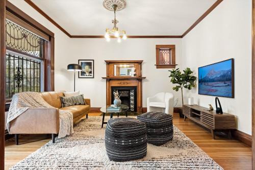 Chic Victorian Manor - Sleeps 12 - Congress Park