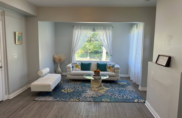 Chicago Furnished 2-bedroom apartment with free WiFi & heated bathroom floors!