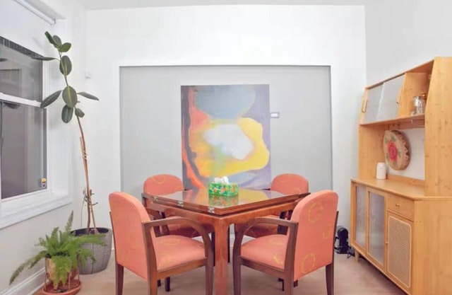 Chicago's Leafy Street Hideaway - 1 Bedroom Condo with a Side of Sass