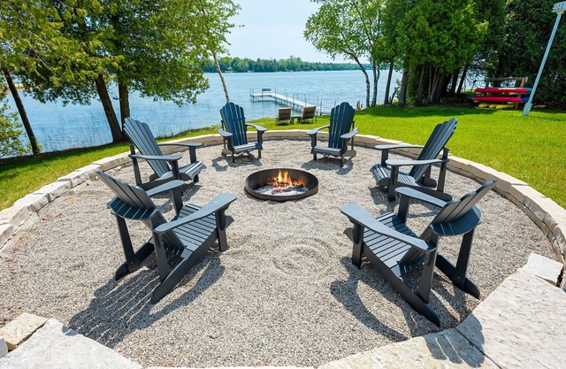 Chicory Lake House: Kayaks, Fishing & Game Rm - Your Kangaroo Lake Happy Place!