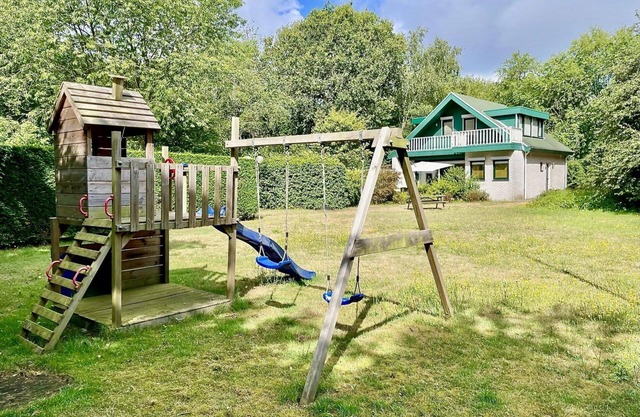 Child- and dogfriendly holiday home with a spacious garden, 4 bedrooms, 2 bathrooms