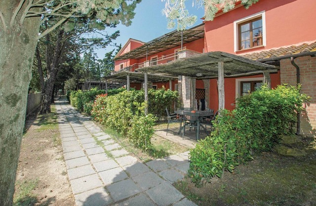 Child friendly resort with pool and games, Q 2 bathrooms
