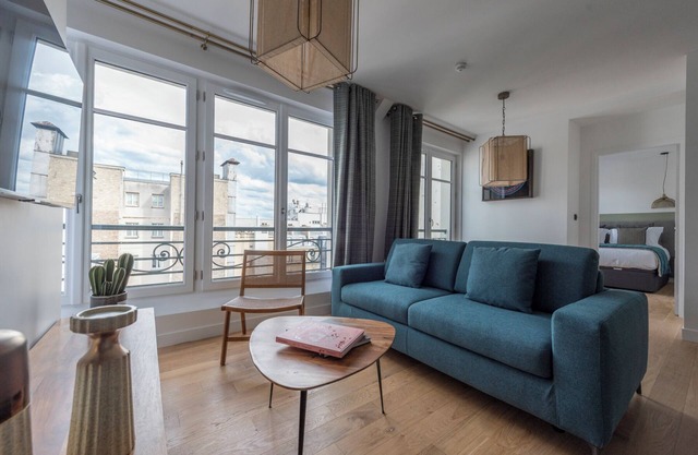 Childe Harold, 4 stars, Luxurious and close to the Arc de Triomphe