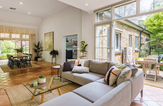 CHILTERNS OF STIRLI - Adelaide Hills Wonderland