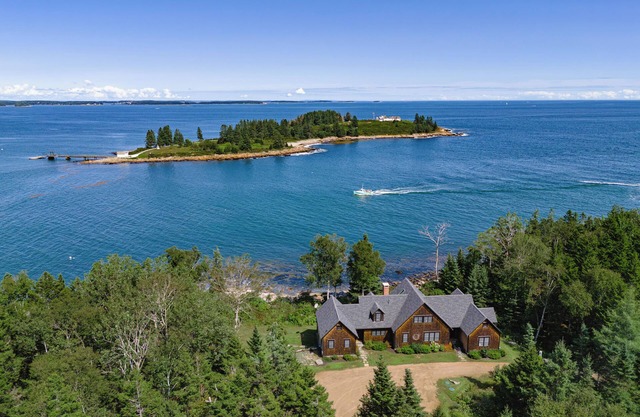 Chimerique on the Water in Maine