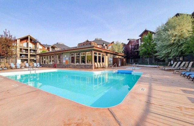 Chinook Pointe | Ground Floor | Pool | Hot Tub