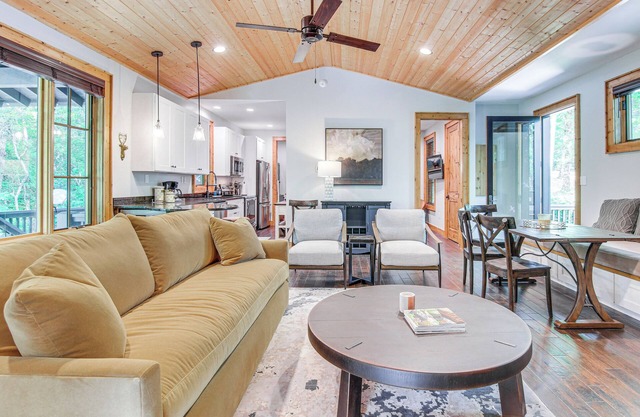 Chinquapin Escape: Resort Perks, By Lake Glenville