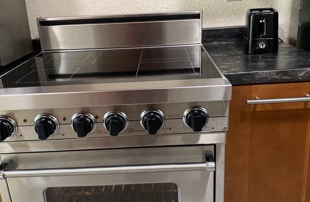 Chris & Tish Cozy Apartment -2 bedroom and 4 bathrooms