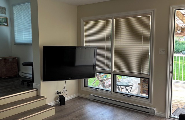 Christina Lake Westlake ristini »