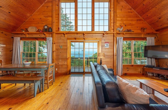 Christmas Tree Cabin | Secluded Asheville Area Log Cabin with a View!