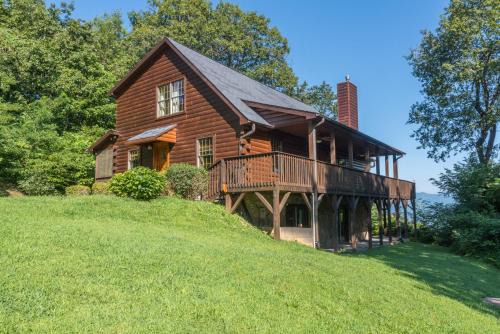 Christmas Tree Cabin Secluded Asheville Area Log Cabin with a View!