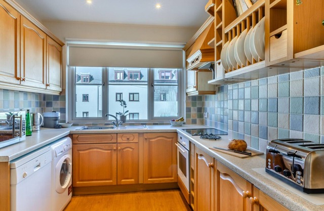 Church View - Three Bedroom Apartment, Sleeps 6