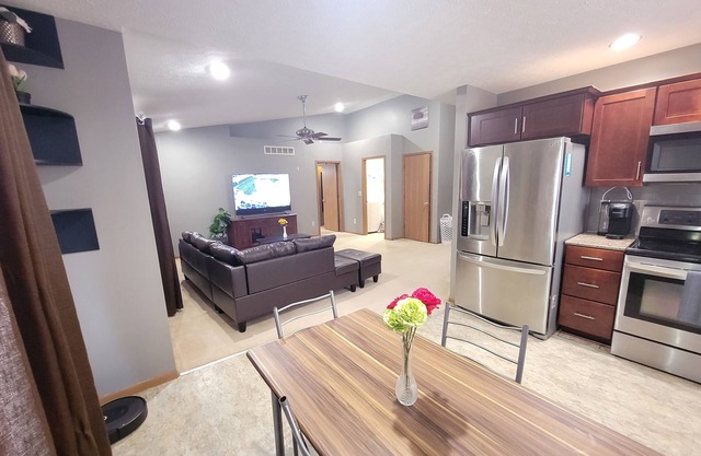 Circle of Comfort 3-bedroom house in Columbus with WiFi, AC