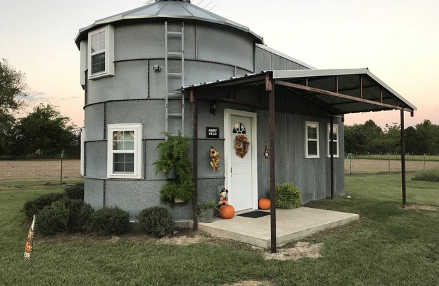 Circle P Cabins - First Monday Trade Days - 4 cabins on 3 acres