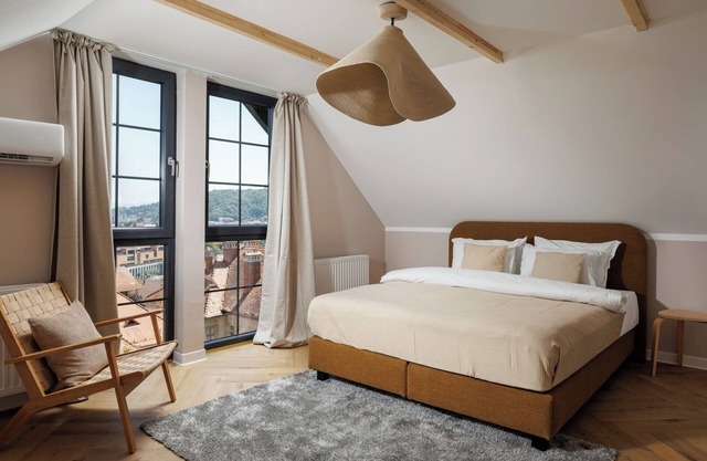 Citadel Signature Penthouse 2BR w. Mountain View