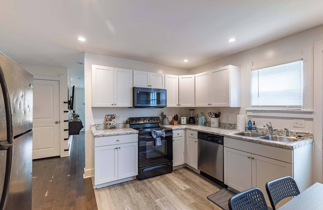 City-Center 2BR Near Attractions