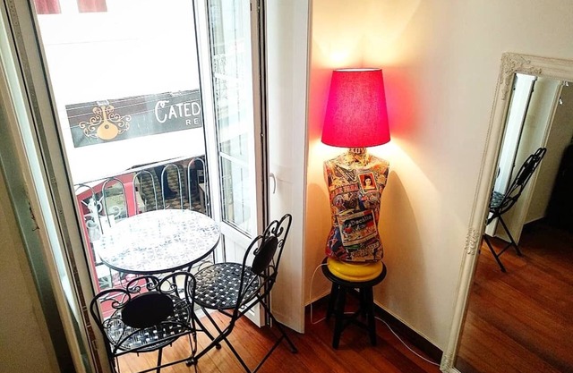 City Center - Castle Hill Charm - Metro - Old Tram