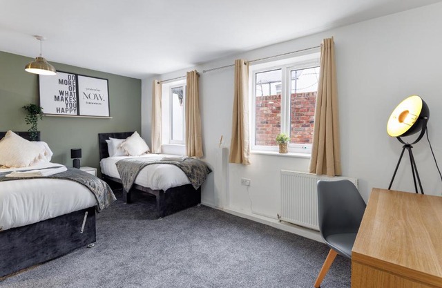 City Centre Studio 3 with Free Wifi and Smart TV by Yoko Property
