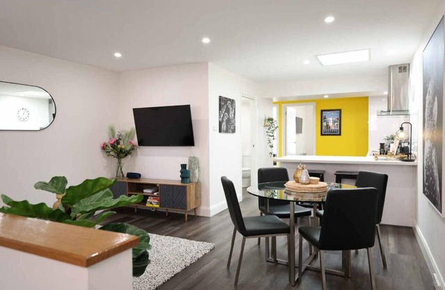 City Centre Unit Overlooking Ryrie Street