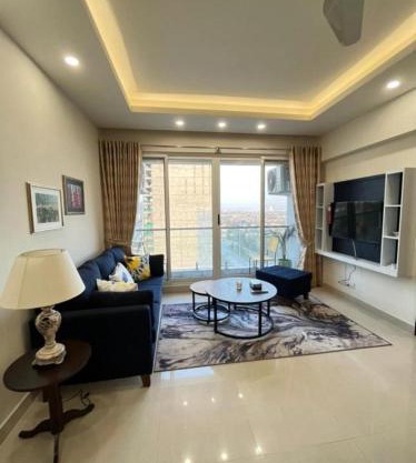 City Escape with Mountain Views 1-Bed Apartment