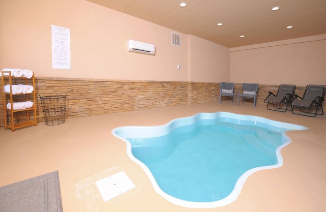 City Lights With A Heated Private Indoor Pool & The Very Best Views!