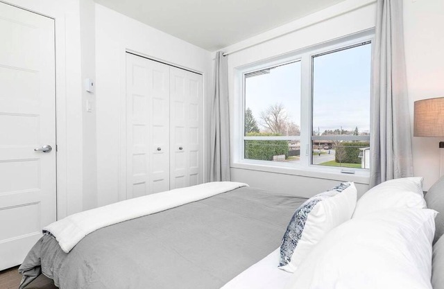 City Oasis with Free Parking and Stylish Urban Gem