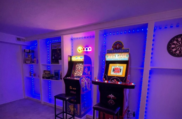 Cityscape Adventures Close to the U of U & shopping Location Location Location!