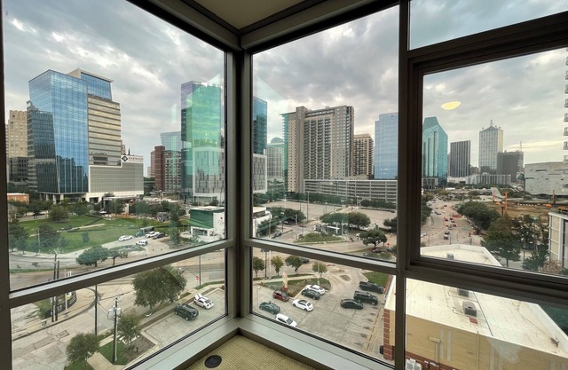 Cityscape Views at America Airline Center W/Free Parking/Stars, Mavs, Concerts