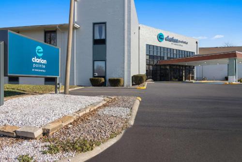 Clarion Pointe Bloomington-Normal near I-55 and University