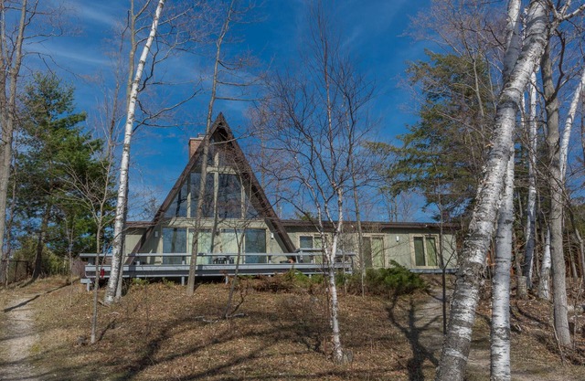 Classic A-frame Cottage on Big Glen Lake