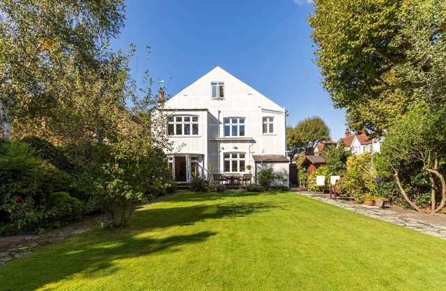 Classic by Kew Gardens, by Veeve