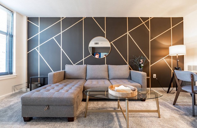 Classy| Mins to DC| Gym l Pool l |Work Space