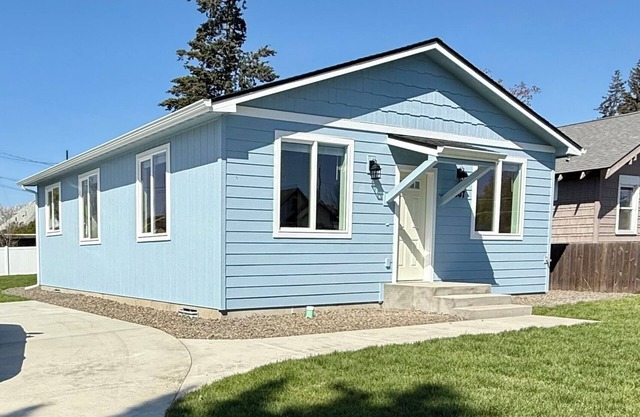 Clean 2 Bed Bungalow, Free Parking, Fast WiFi, Near GU