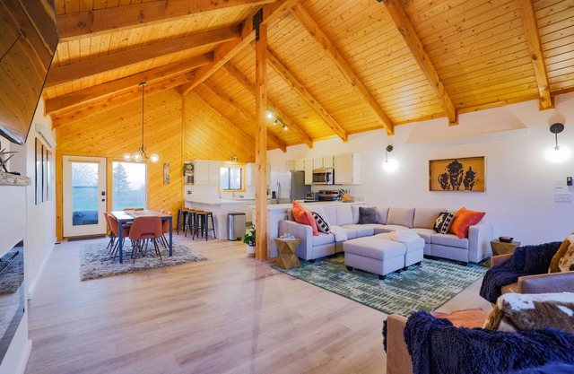 Clean and Chic Mountain Home w/Stunning Teton Views