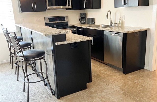 Clean and comfortable 2-bedroom house with AC, WiFi in central Eugene location.