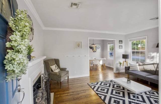 Clean and Stylish Home- walking distance to Tulsa Expo and Route 66.