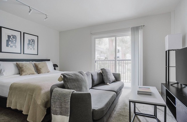 Clean Burbank 1BR, Fully Furnished & Equipped, by Blueground