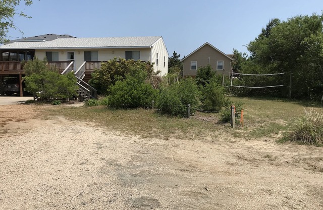 Clean & Cozy Beach Cottage Close to the Beach