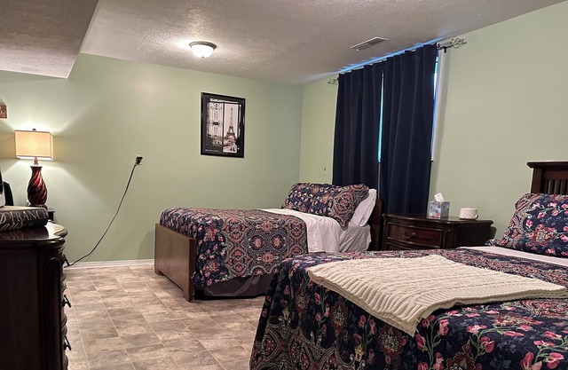 Clean & Cozy Private Basement. Tailored to You! Great Location!