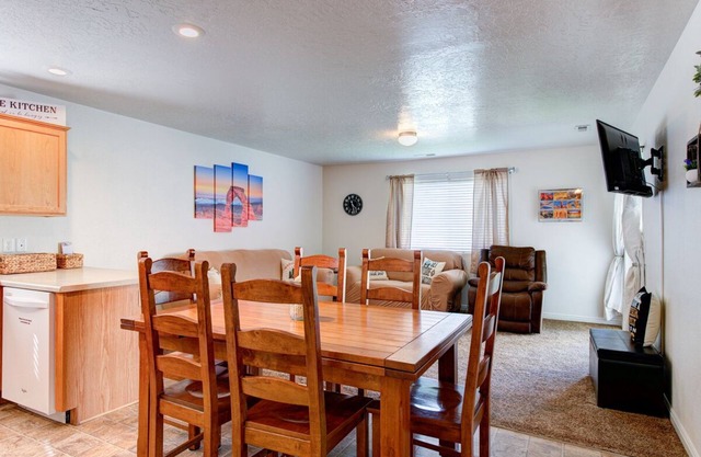 ★Clean Home/SUU/Parks/Weddings/Dogs allowed with pet fee