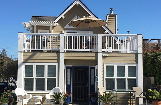 Clean, Newly Remodeled Home Steps to Beach, HOT TUB, LARGE deck w/ocean peek