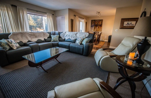 Clean, Quiet And Professionally Decorated. Close To All Amenities.