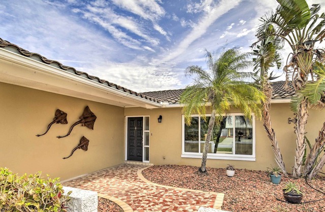Clean Single-Story Home w/ Hot Tub - Pets Welcome!
