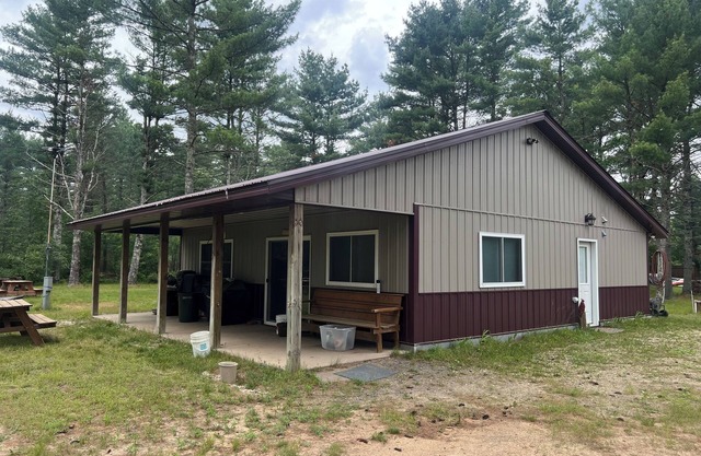 Clear Creek Cabin- 10 acres of privacy, Pond, Creek, Pet Friendly