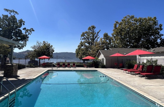 Clear Lake Cottages & Marina