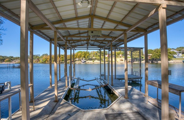 Clen Oak Escape on Lake LBJ with 109" of Waterfront